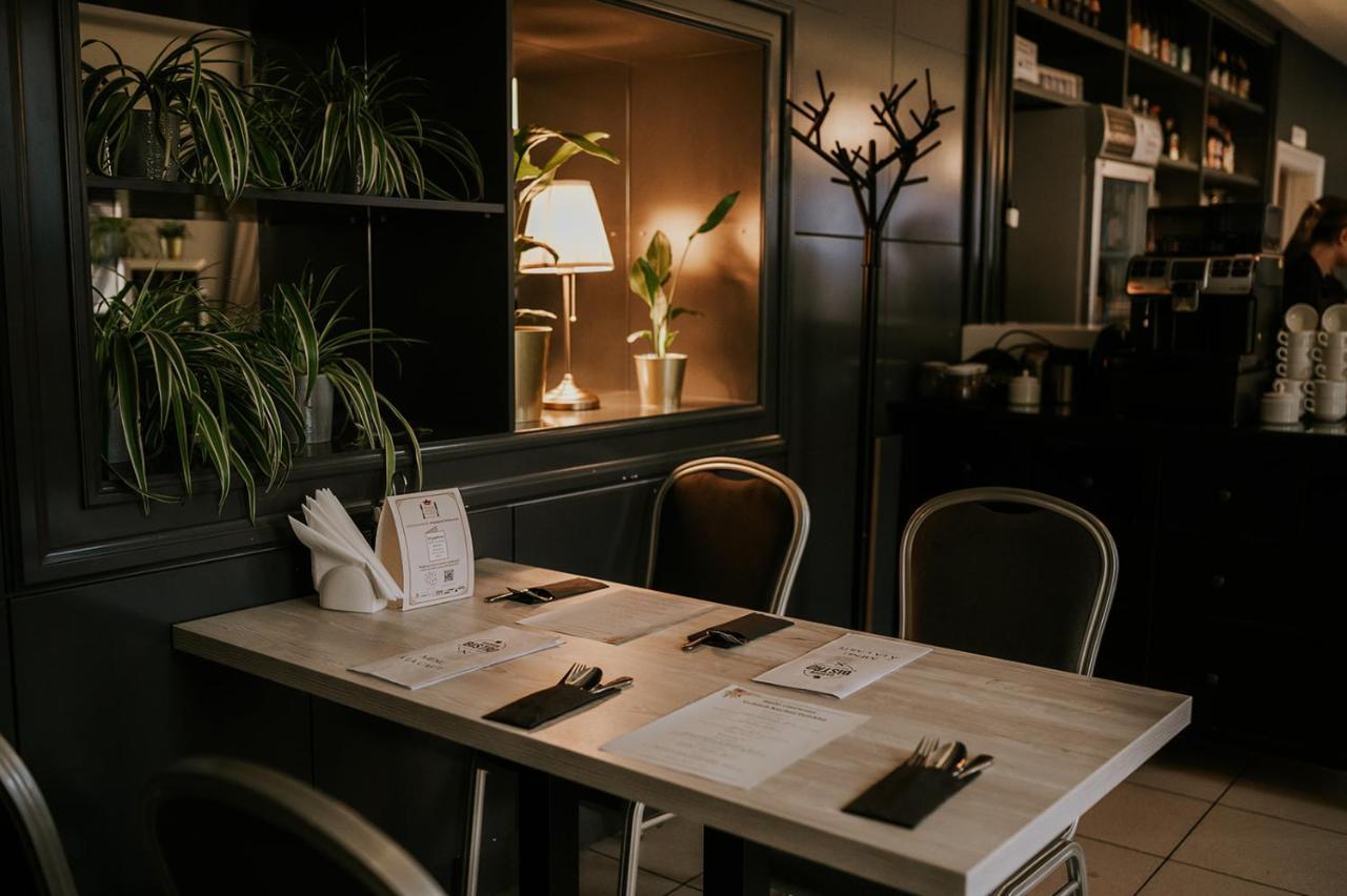 Hotel Garden Olesnica  Ngoại thất bức ảnh