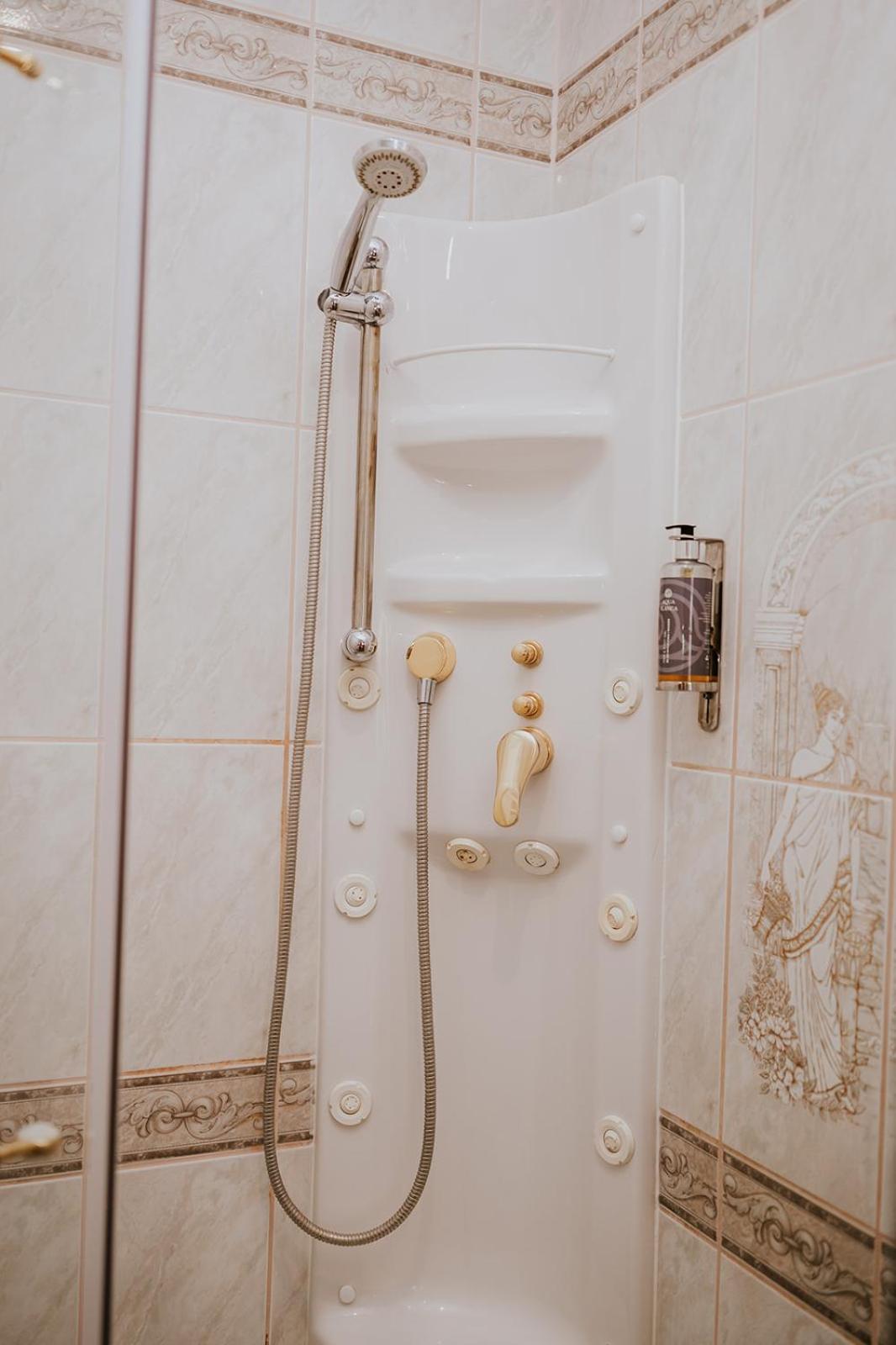 Hotel Garden Olesnica  Ngoại thất bức ảnh