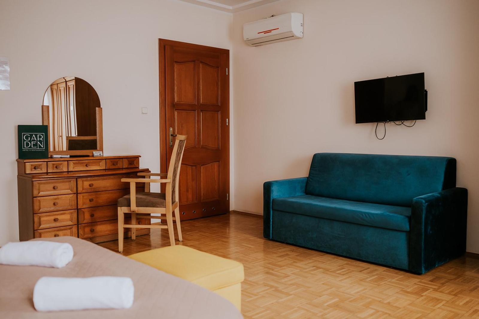Hotel Garden Olesnica  Ngoại thất bức ảnh
