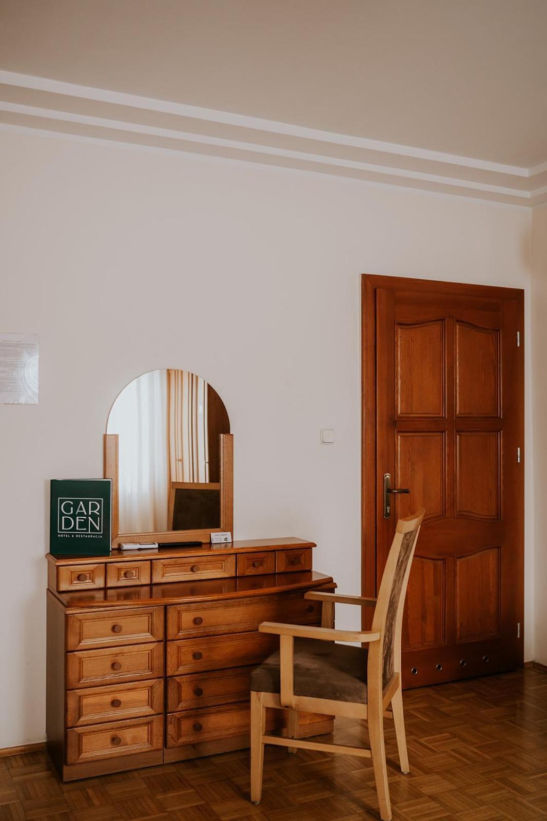 Hotel Garden Olesnica  Ngoại thất bức ảnh