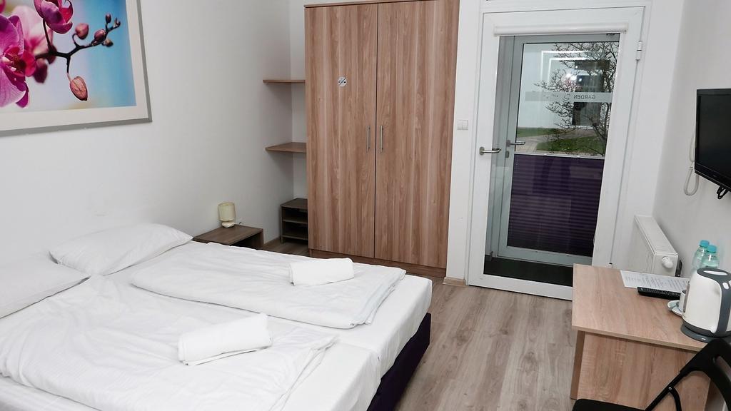 Hotel Garden Olesnica  Ngoại thất bức ảnh